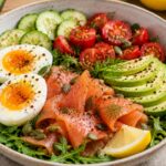 Avocado-Lachs-Eier-Bowl