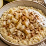 Hirse-Porridge mit Birne und Mandeln