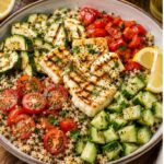 Quinoa-Gemüse-Bowl mit Halloumi und Zitronen-Kräuter-Dressing